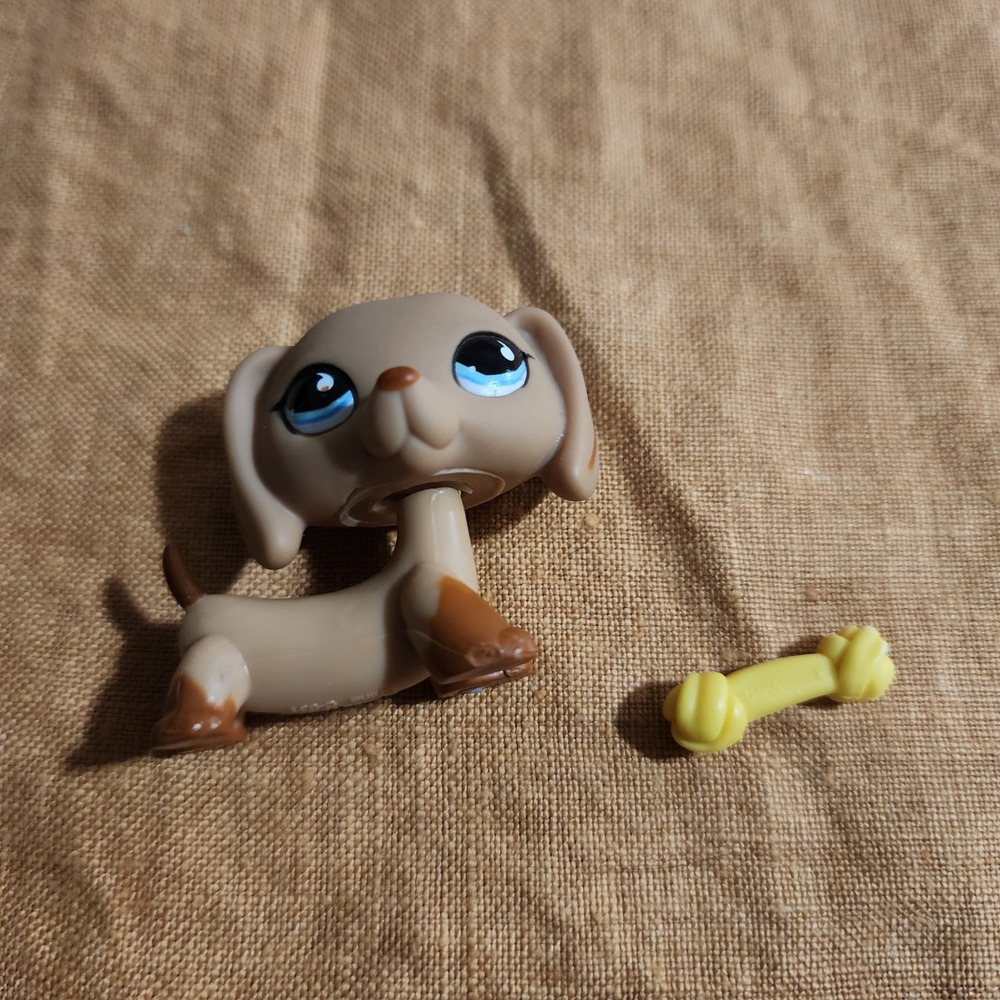 Hasbro Littlest Pet Shop Dachshund 518 Tan Brown Wiener Dog Blue Eyes Bone
